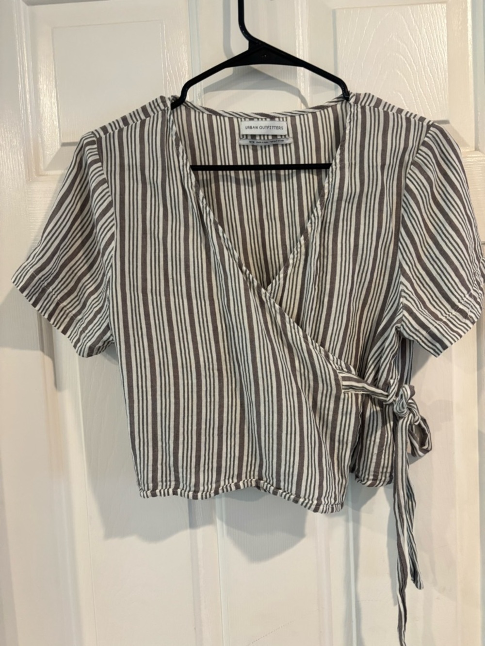 Urban Outfitters Striped Wrap Crop Top - Gray & White